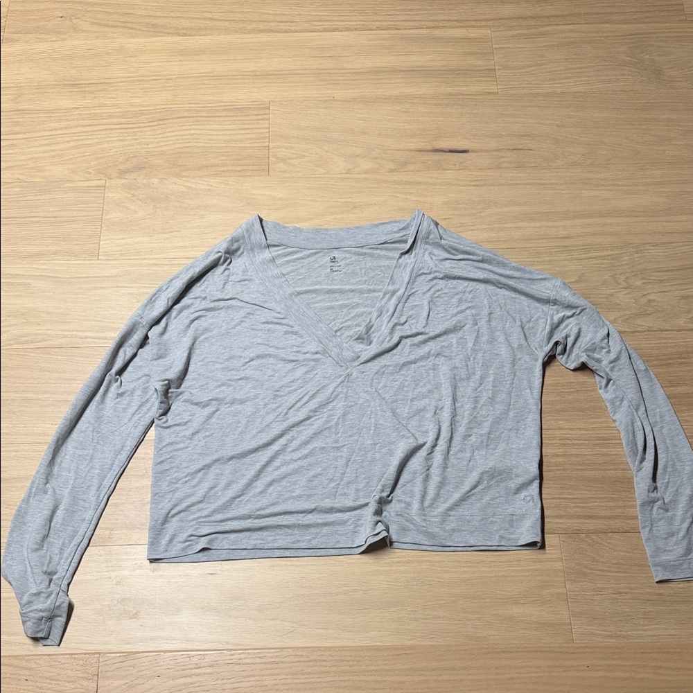 GAP Light Gray V-Neck Long Sleeve Cropped Top